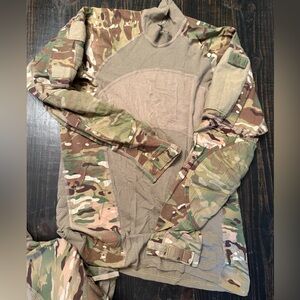 Massif army combat shirt - used, like new (mens medium)